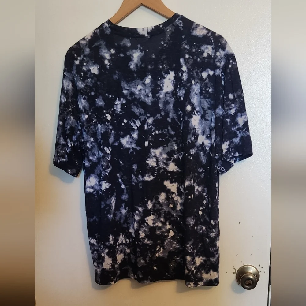 Under Armour Men's Short Sleeve Tee - Black and White Tie-Dye - Picture 7 of 7